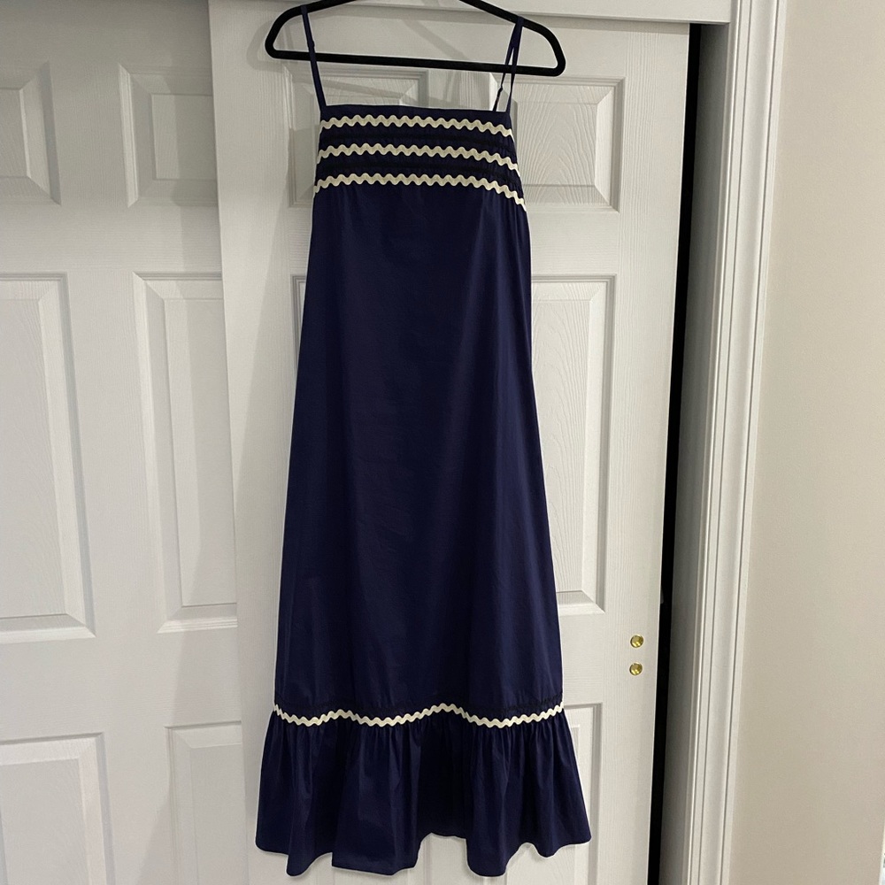 Vineyard Vines beautiful navy dress